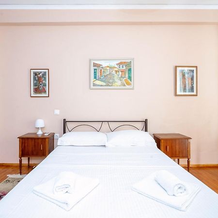 Apartament Charming & Authentic Gem - Walk To Port & Shops! Patras Zewnętrze zdjęcie