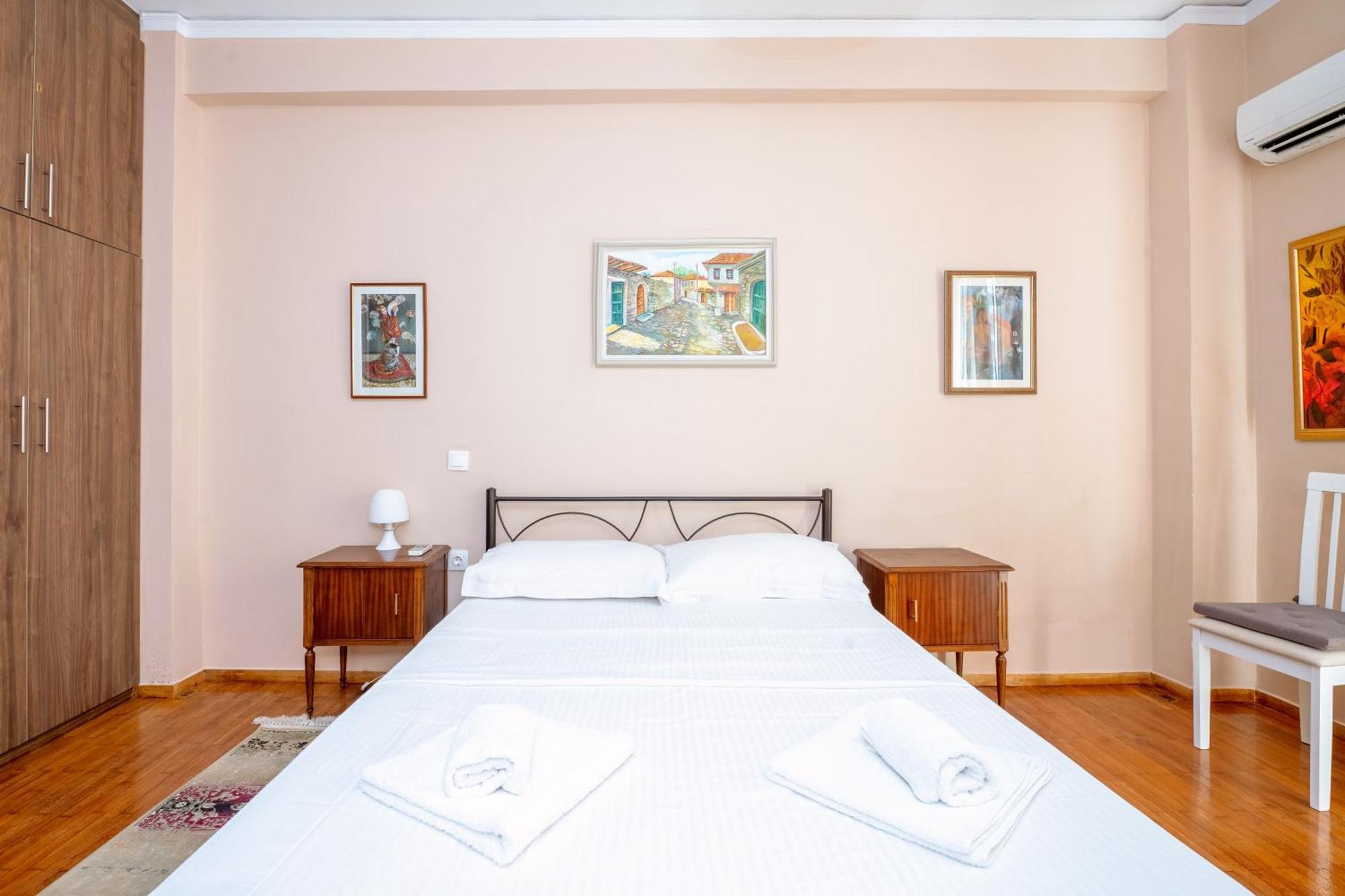 Apartament Charming & Authentic Gem - Walk To Port & Shops! Patras Zewnętrze zdjęcie