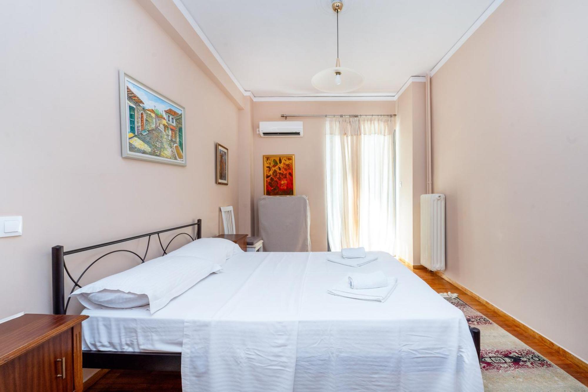 Apartament Charming & Authentic Gem - Walk To Port & Shops! Patras Zewnętrze zdjęcie