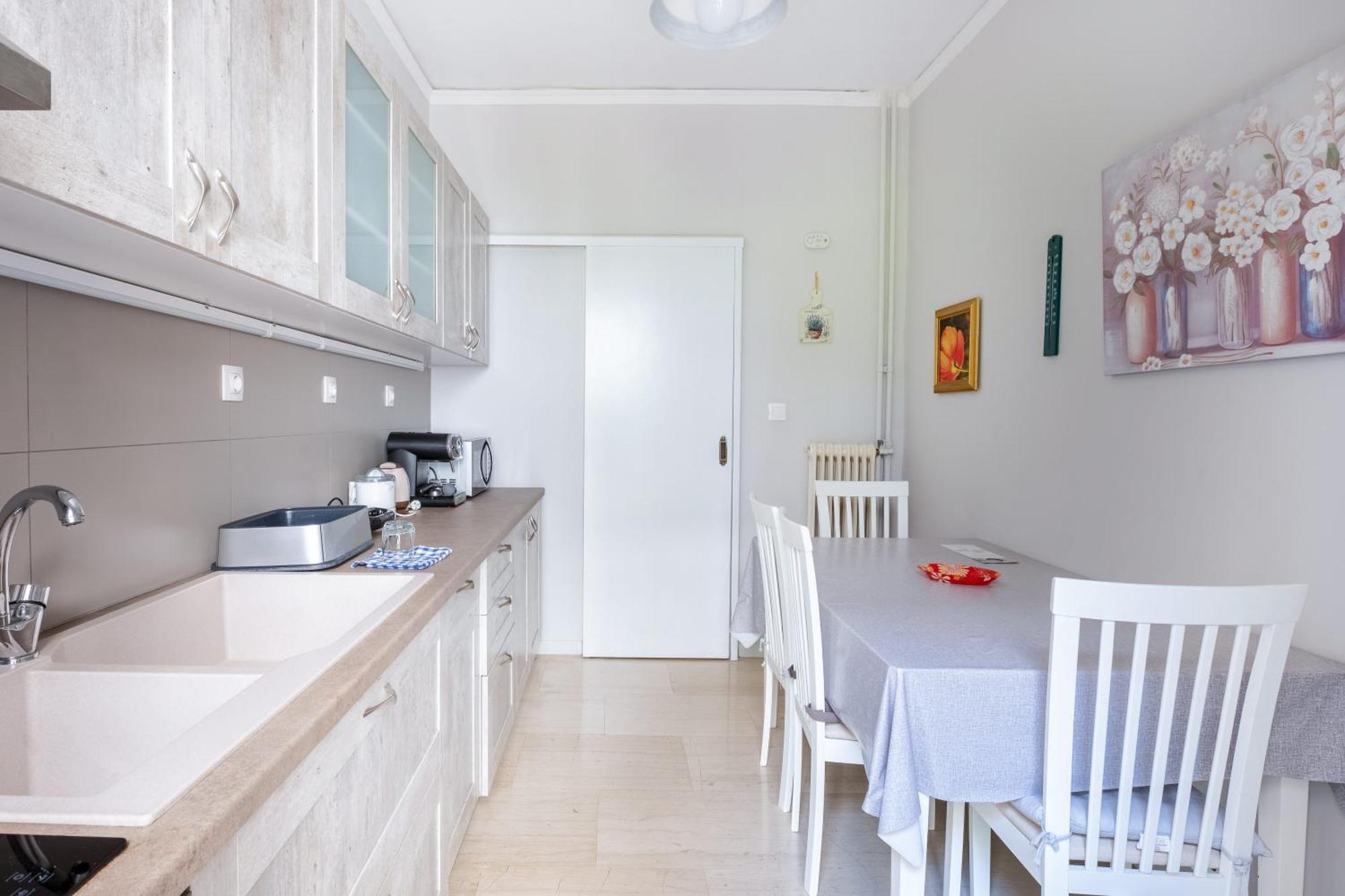 Apartament Charming & Authentic Gem - Walk To Port & Shops! Patras Zewnętrze zdjęcie